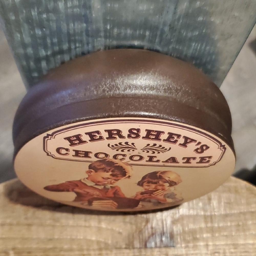⭐️3 For$20⭐️ Hershey's Chocolate Vintage Tin - Picture 2 of 8